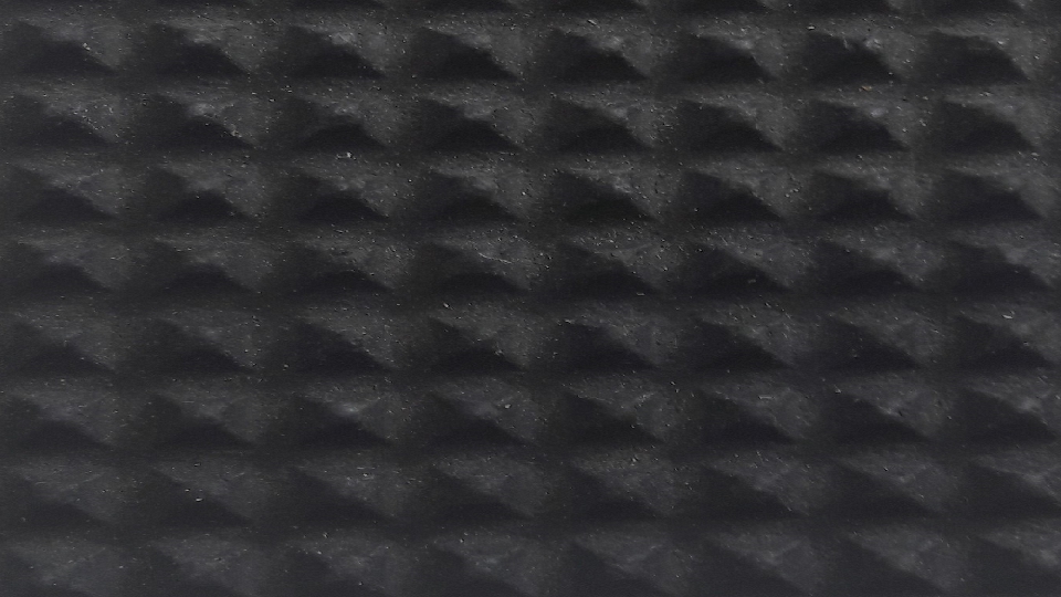 Pyramid pattern car mat